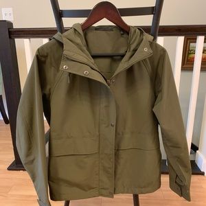 Uniqlo cotton blend parka in olive. SZ XS. Worn a few times.